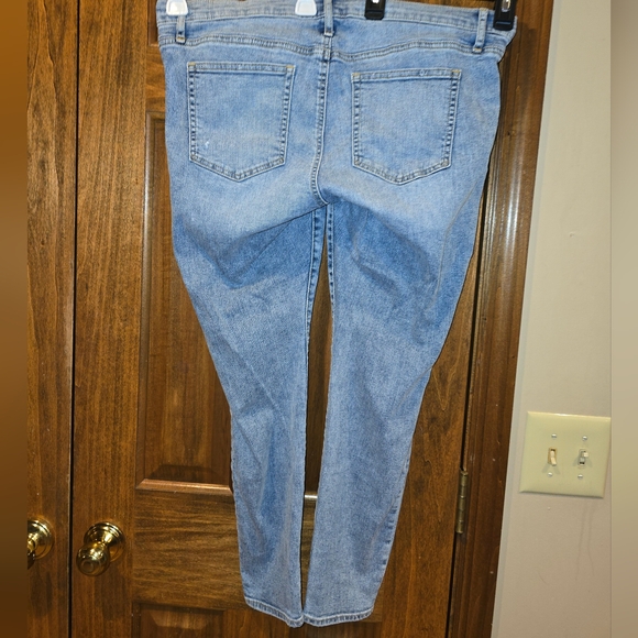 GAP:Maternity True Waistband ADORABLE Distressed Skinny Jeans, Lt Indigo, NWOT - Picture 11 of 14